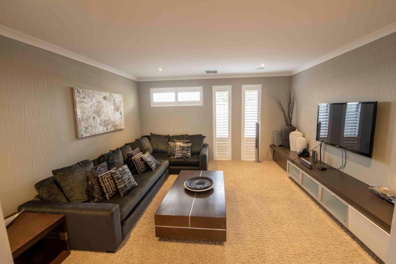 Magnificent Beach Retreat * Jindalee